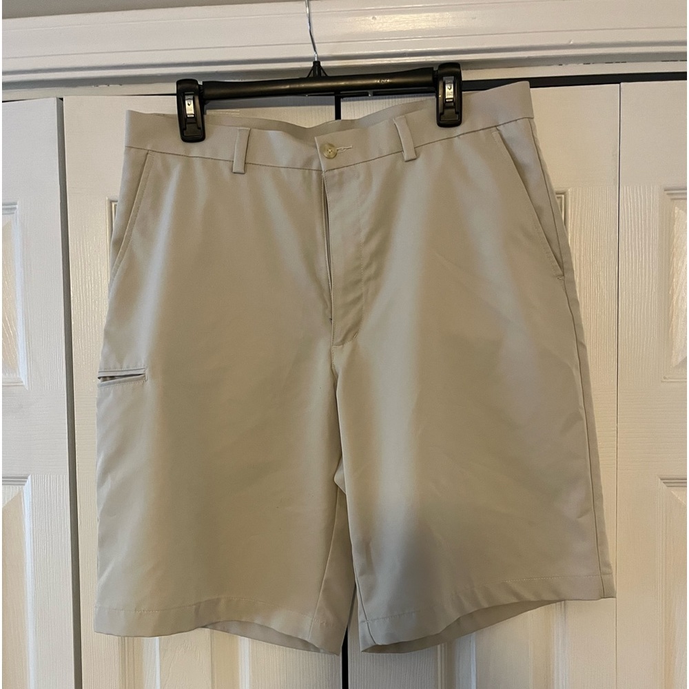 Men’s golf shorts